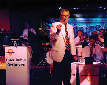 LIVE.AS_RubinAltered.jpg Stan Rubin ’55 performing with his band at Swing 46 in New York City in 2009.