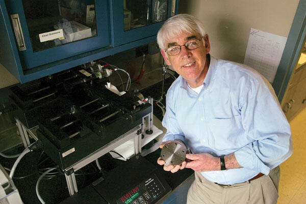 LIVE.NB_BG.jpg Professor Robert Prud’homme is working on nanoparticle drug delivery to fight cancerous tumors.