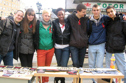 Lelabari Giwa-Ojuri ’14, center, with a group of Serbian students in Novi Sad, Serbia.