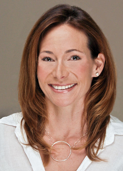 Samantha Parent Walravens ’90 edited essays by mothers about kids and careers.