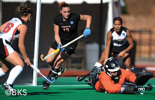 LIVE.SP_FieldHockey.jpg Kaitlyn Perrelle ’10, center, and goalkeeper Jennifer King ’11 led Princeton’s defense against Maryland.