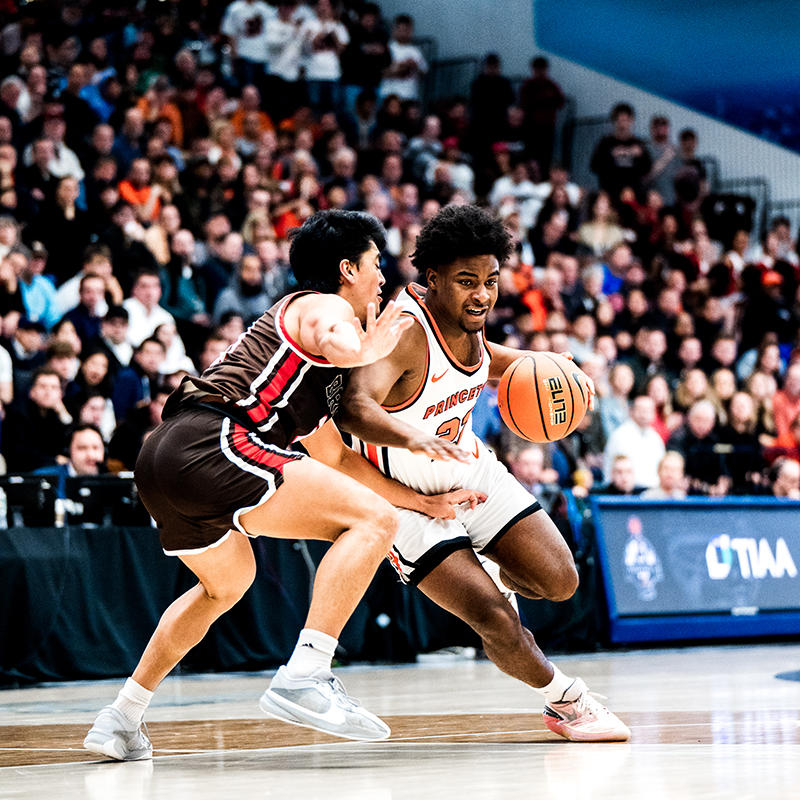 Dalen Davis ’27 drives to the basket against Brown. 