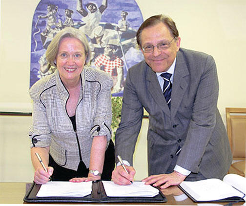 Pres-page_2.jpg Cementing a strategic partnership with University of São Paulo Rector João Grandino Rodas on October 31.