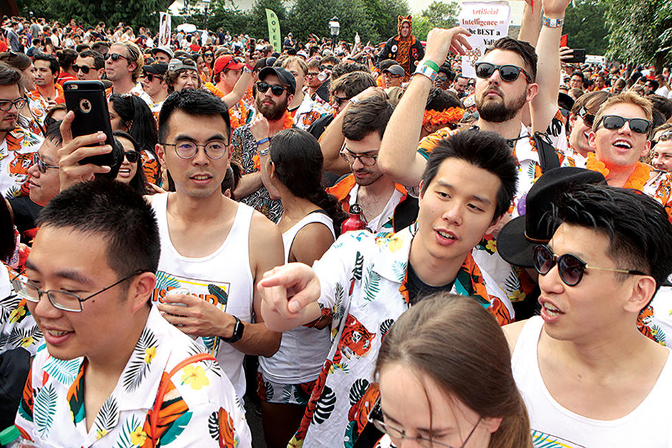 The Class of 2014 says aloha at Reunions 2019.