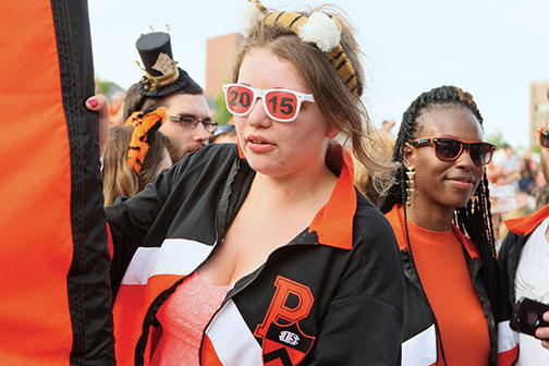 Elise Backman ’15, center, and Olivia Watson ’15 at right