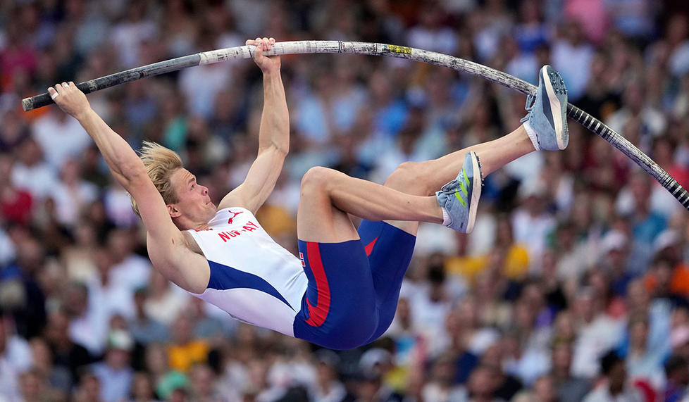 Sondre Guttormsen ’23 of Norway competes during the men’s pole vault final. 