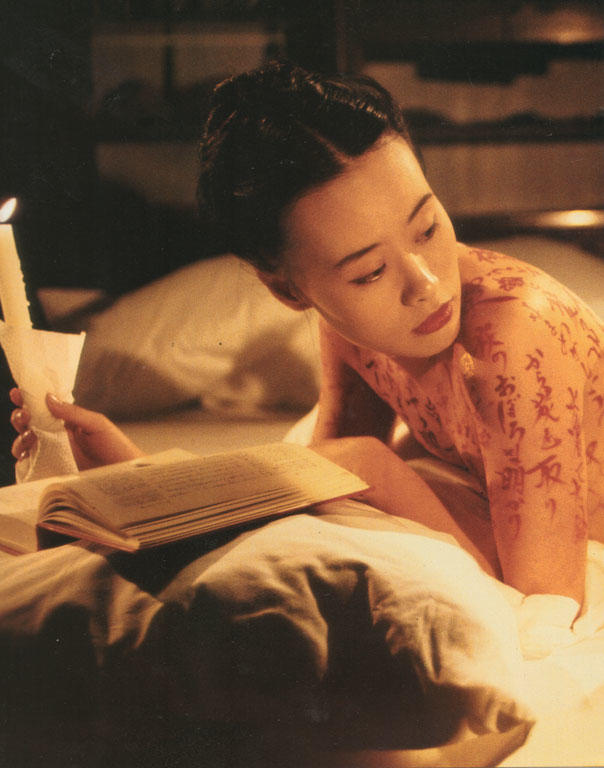 Scene from the film “The Pillow Book,” by Peter Greenaway. In this film, Neuenschwander did calligraphy on all the actors and actresses, transforming them into living books. Made in 1996, the film instantly became a cult favorite, influencing a genera