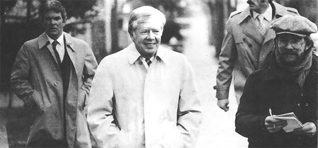 Jimmy Carter tours the campus with help from guide/reporter Kirk Petersen â80, right. (Daily Princetonian Archives)