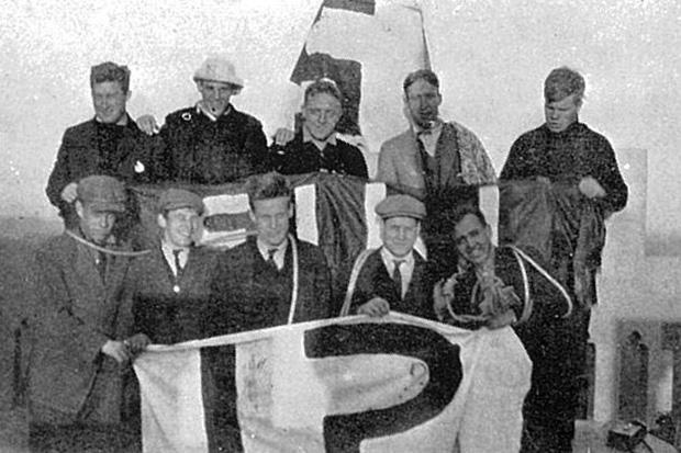 More interclass hijinks: 1914 sophomores with a group of 1915 freshmen who tried to raise their class numerals over Holder Hall.
