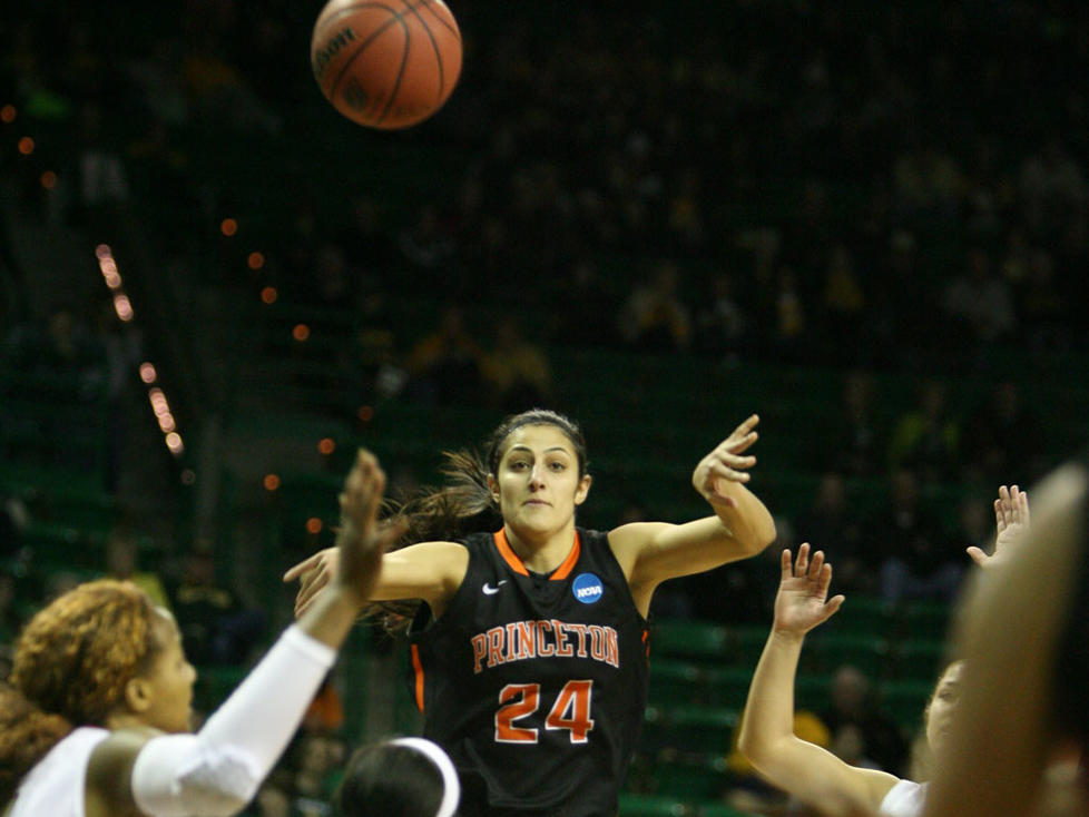 Niveen Rasheed '13 passes to a cutting teammate in the opening half.